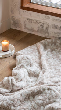 Daisy Print Blushing Beige and White Extended Throw
