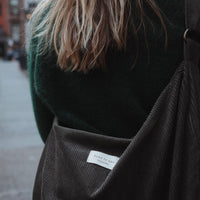 Sac croissant en corduroy | Bandoulière ajustable
