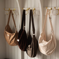 Sac croissant en corduroy | Bandoulière ajustable